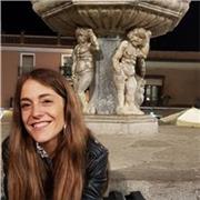 Tutor universitario presso Università telematica, impartisce lezione di diritto e principi di economia